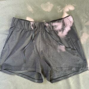 Lululemon On the Fly Shorts size 8